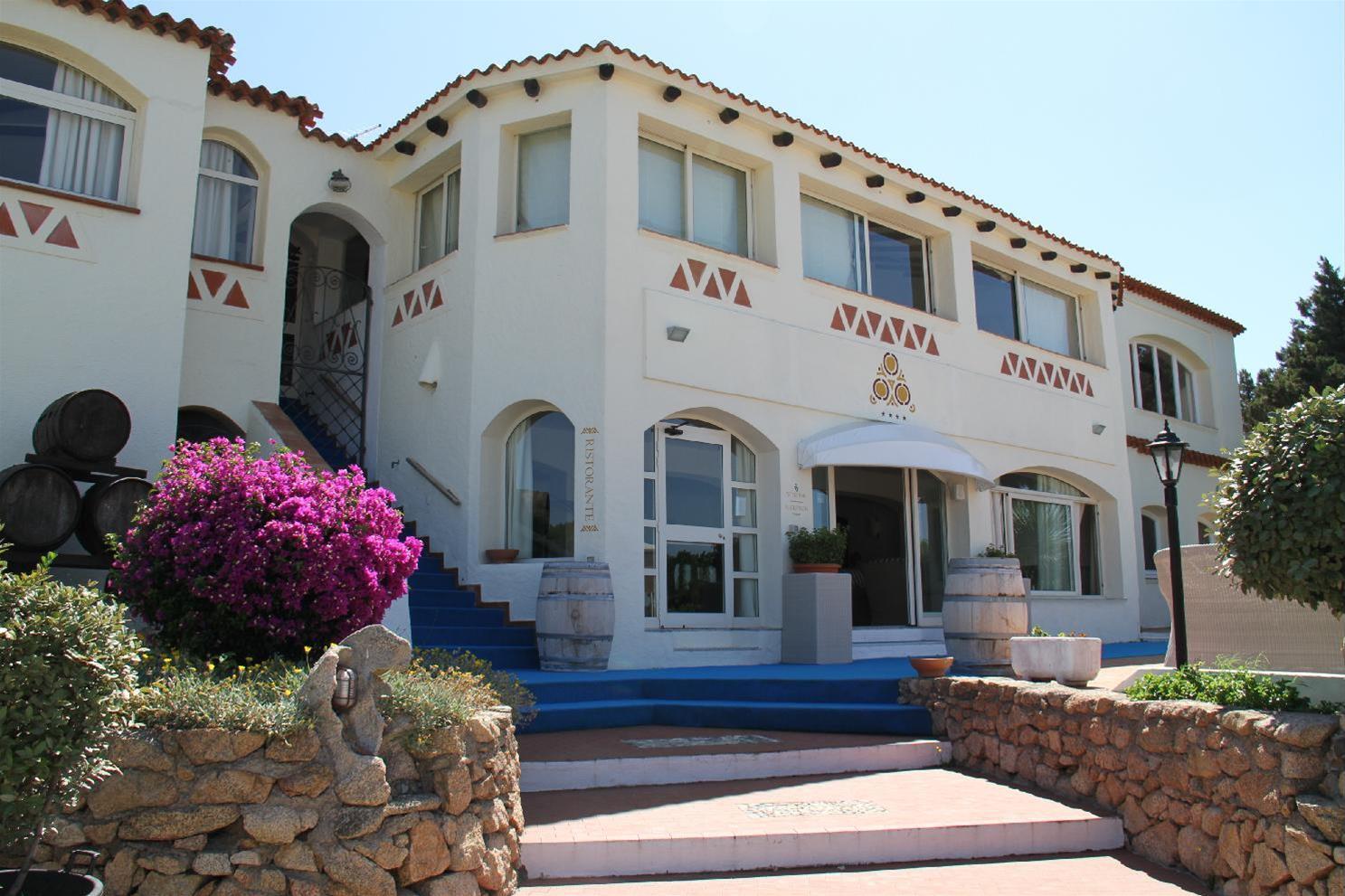 Hotel Tre Botti Baja Sardinia Exterior foto
